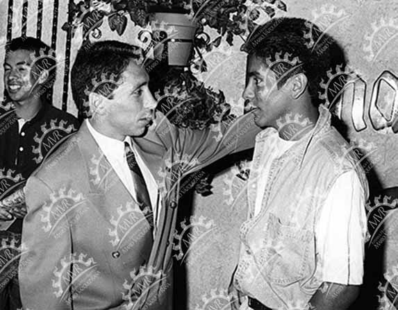 Manuel Negrete y Jorge Campos viéndose